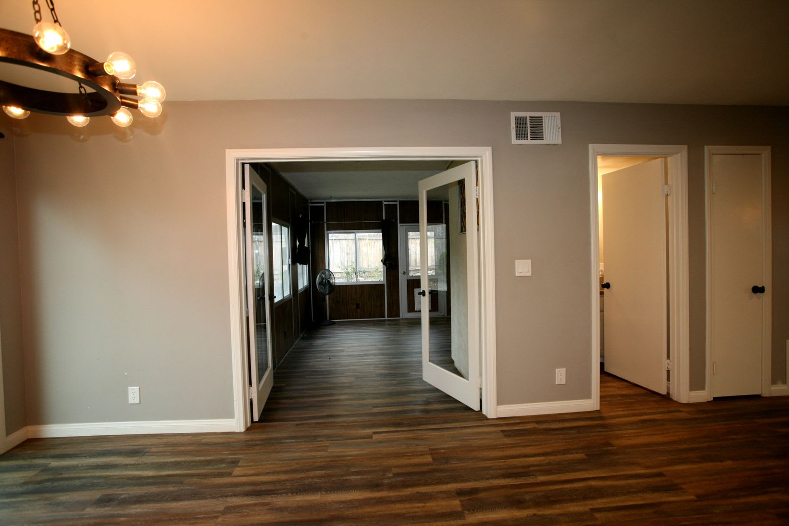 Available Now! 3br 2 1/2Ba in a Great Family Neighborhood Solar – photo 5