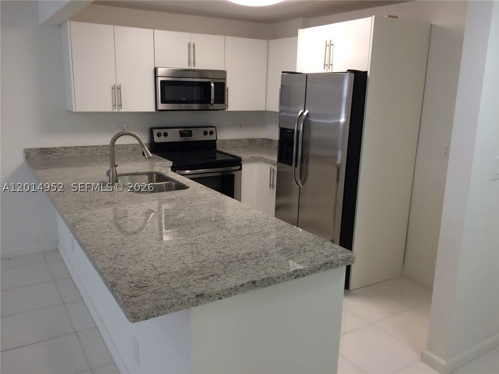9143 SW 77 AV – photo 4
