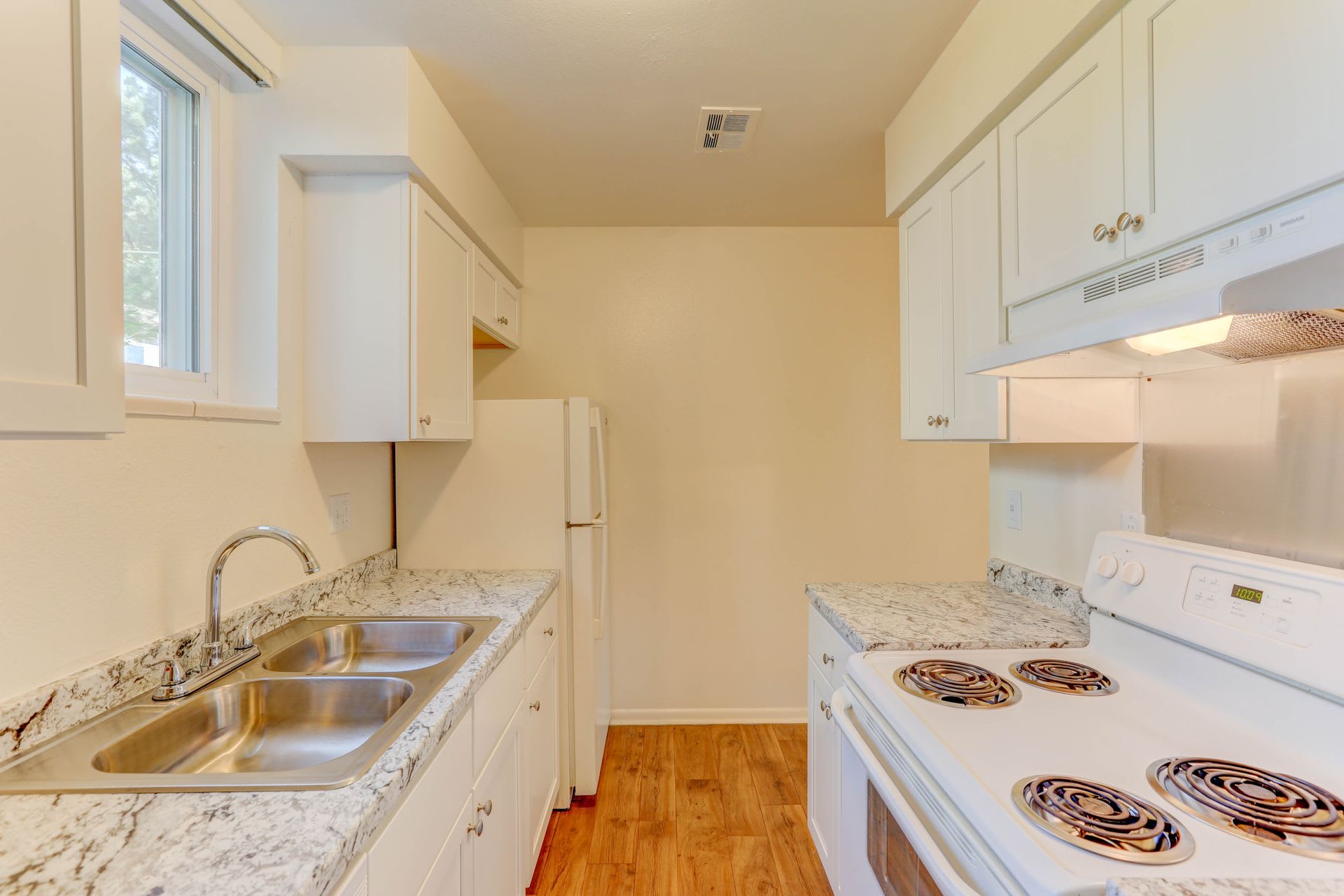 Creekside At Amherst Apartments – photo 1