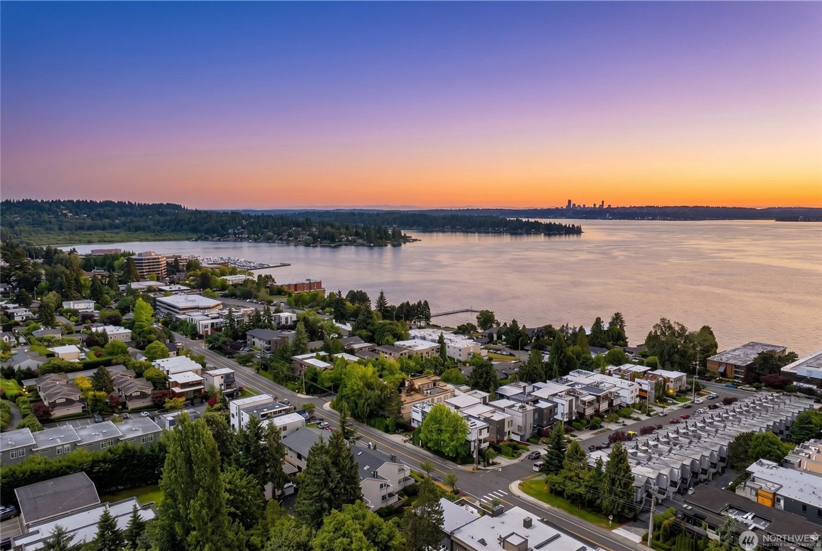4Bd/4.25Ba Kirkland Home – photo 2