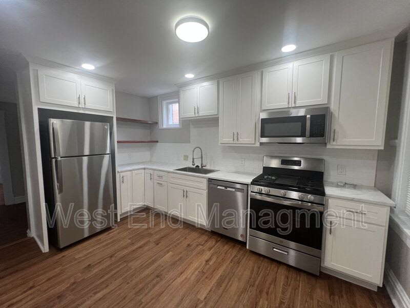 1018 Commadore Dr. – photo 2