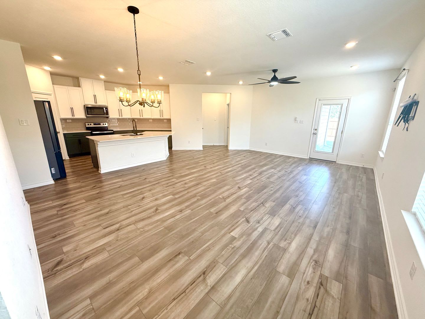 *MOVE IN SPECIAL* Kitchen Lovers Dream – Tons of Cabinet Space & Included Appliances! – photo 2