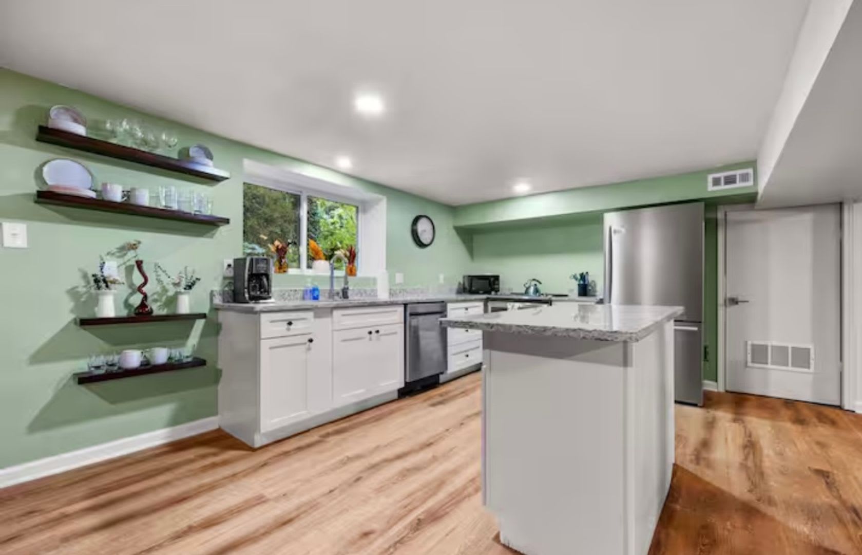 Charming 2BR Apartment in Tucker – photo 3