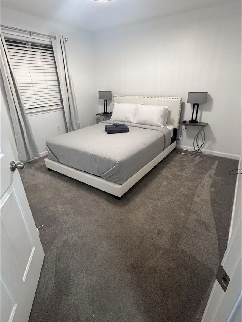 Room in 2 Bedroom Home at Albemarle Rd – photo 3