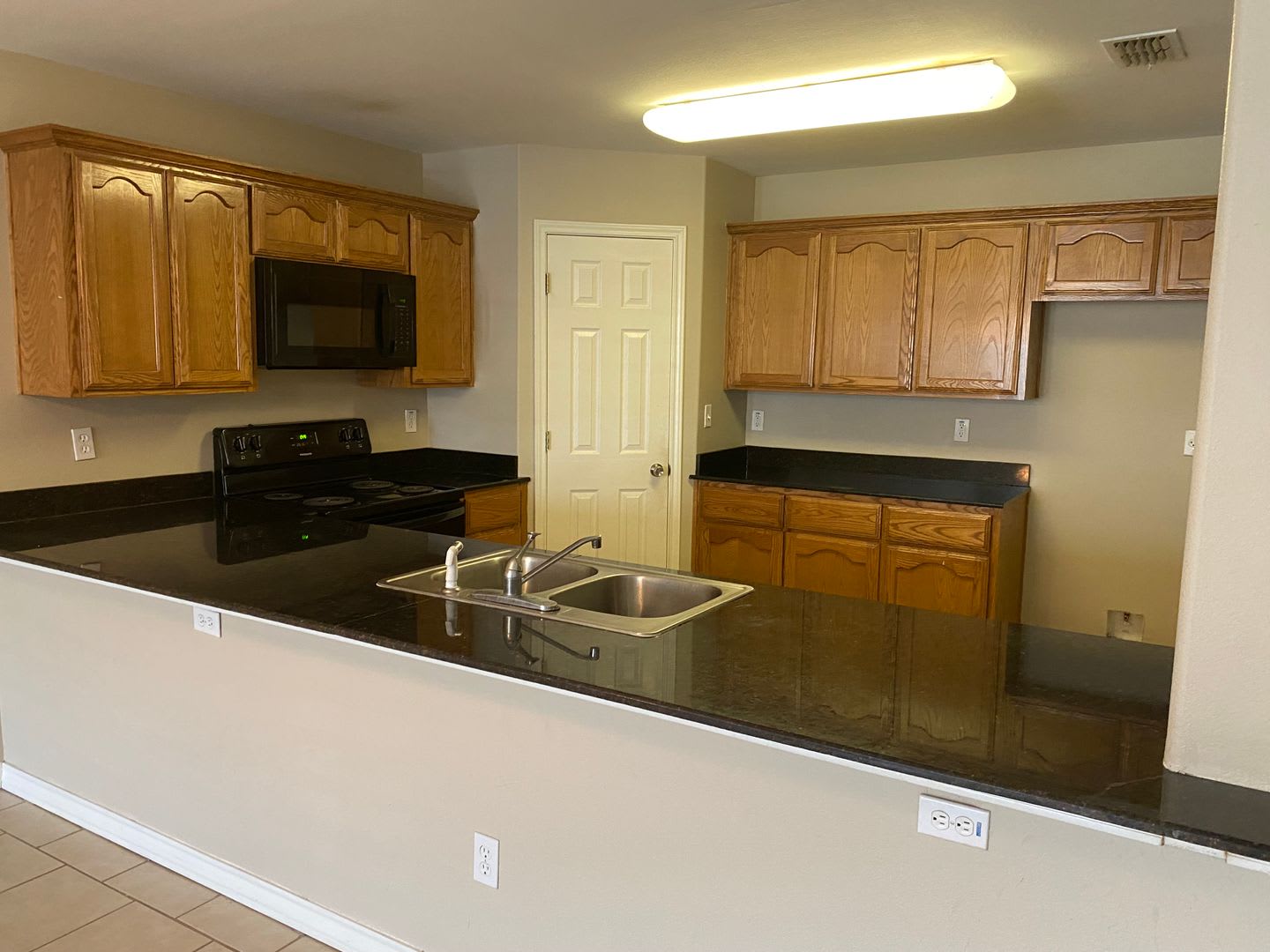 Ridgeway Townhomes, 2 bedroom, 2 baths – photo 3