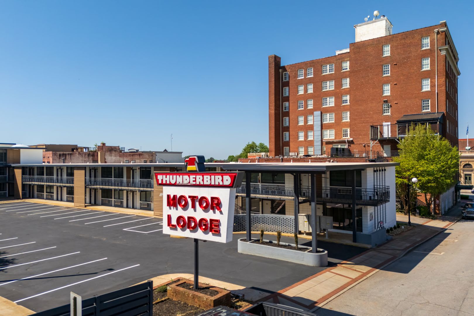 Calhoun Lofts Thunderbird Flats – photo 5