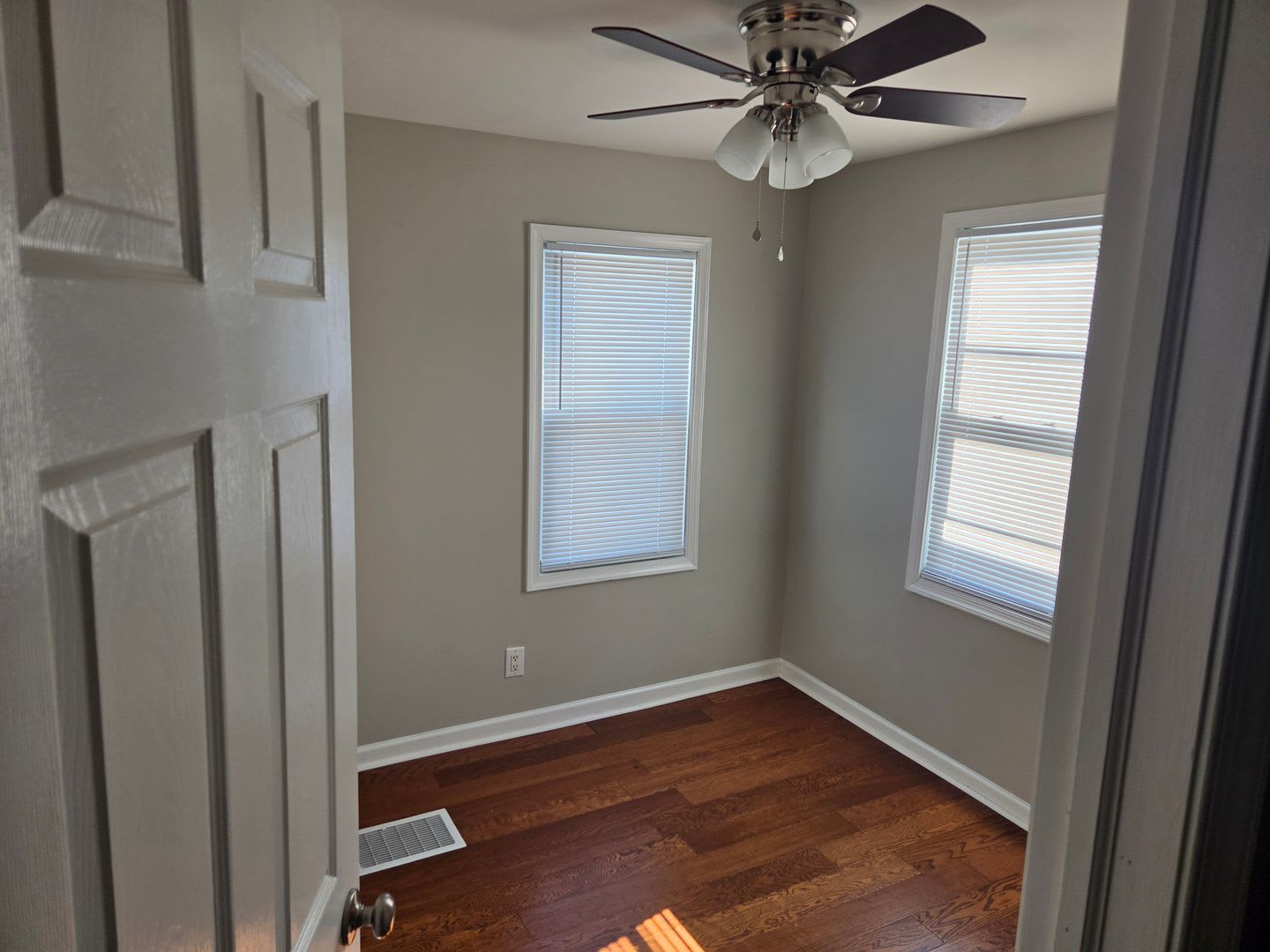 3 Bedroom 1 1 2 Bath Townhouse – photo 4