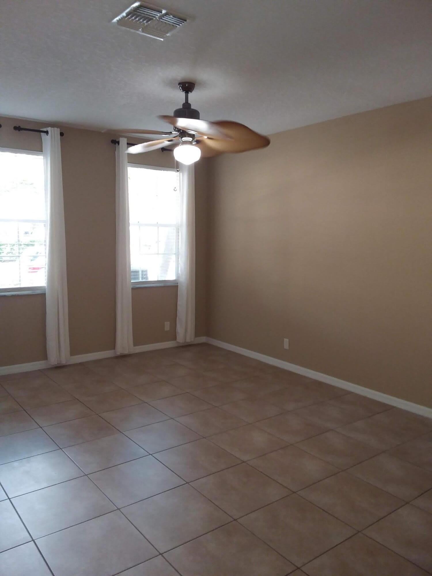 2410 Se Union Park Drive – photo 4