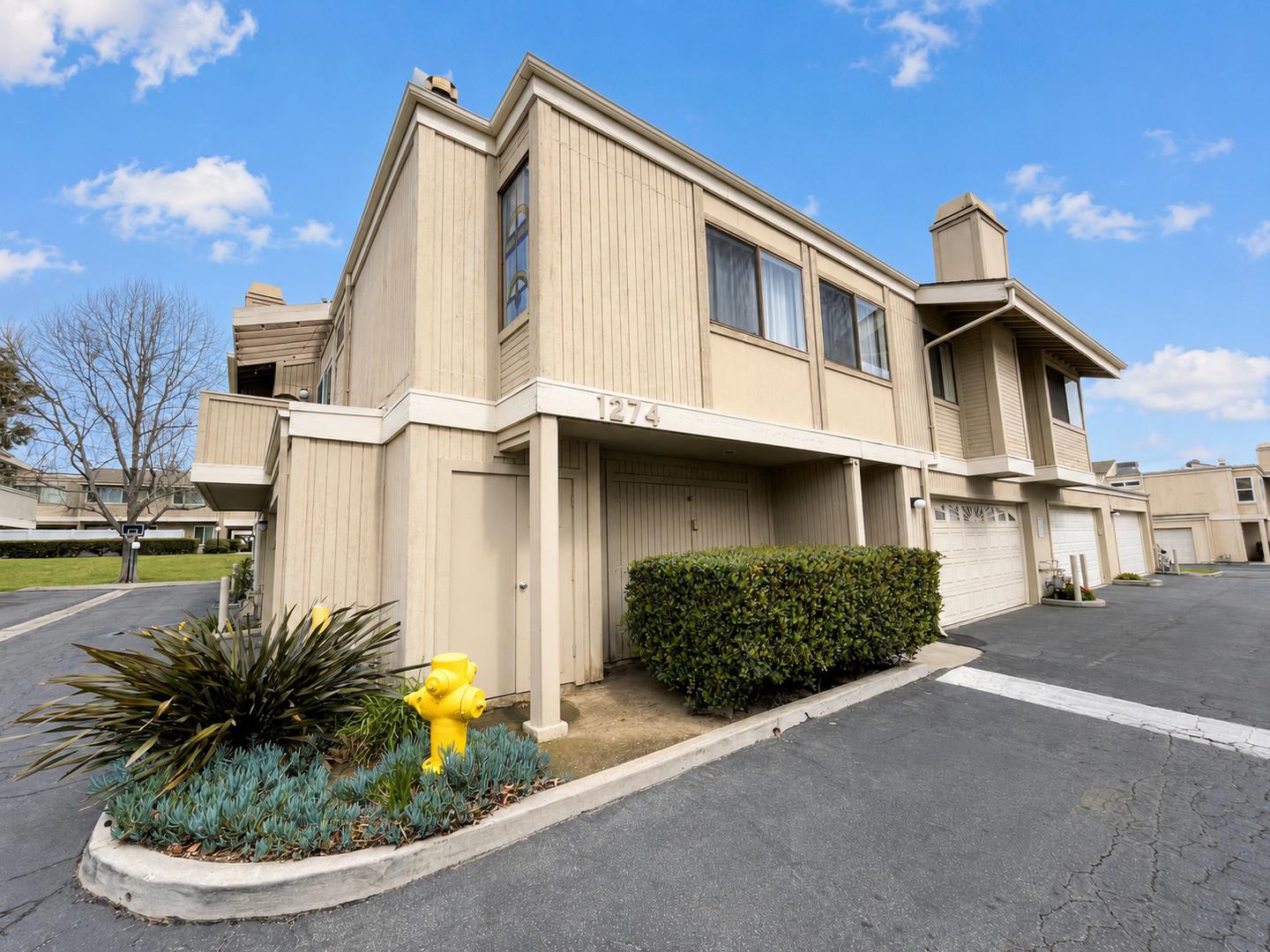 Ralston Village Townhome- Great Amenities! – photo 1