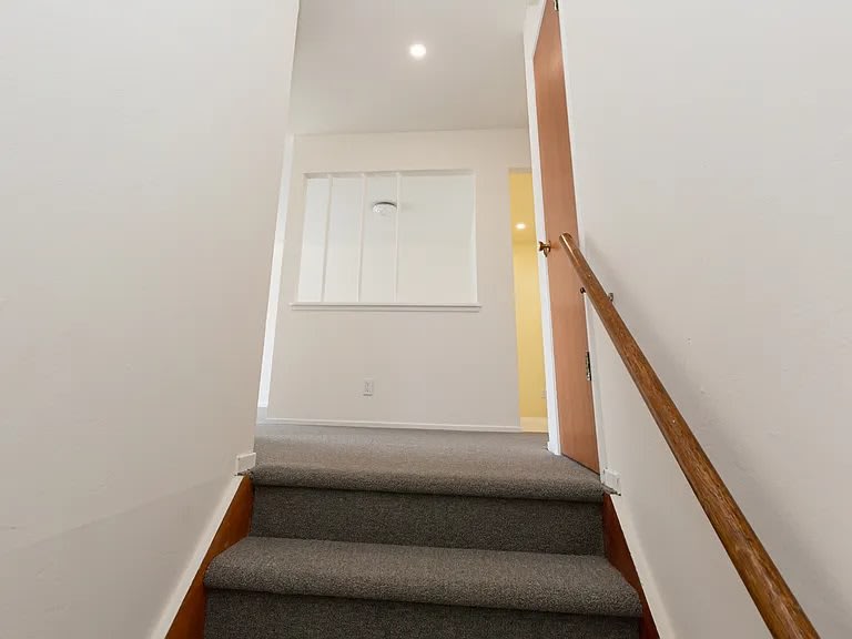 446 Niantic Ave – photo 1