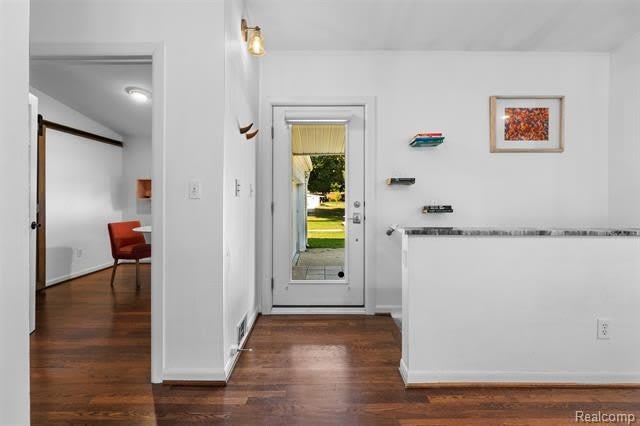 1085 Brooklawn Drive – photo 3