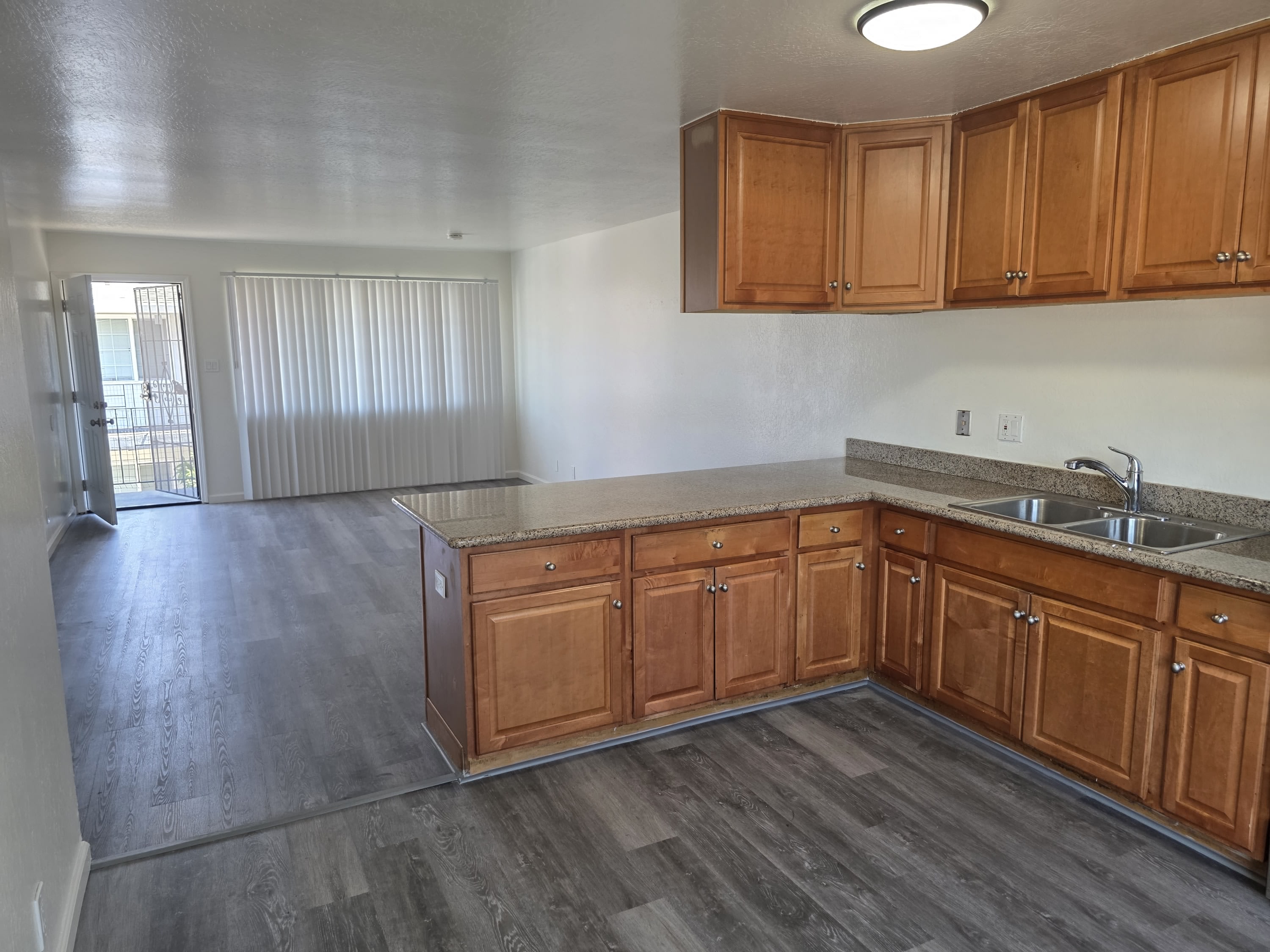 27070 Manon Avenue – photo 3