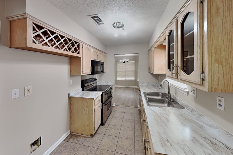 1633 Dexter Ln – photo 4
