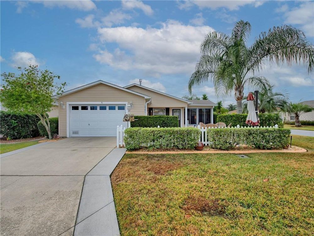 2390 Southern Oak St – photo 1