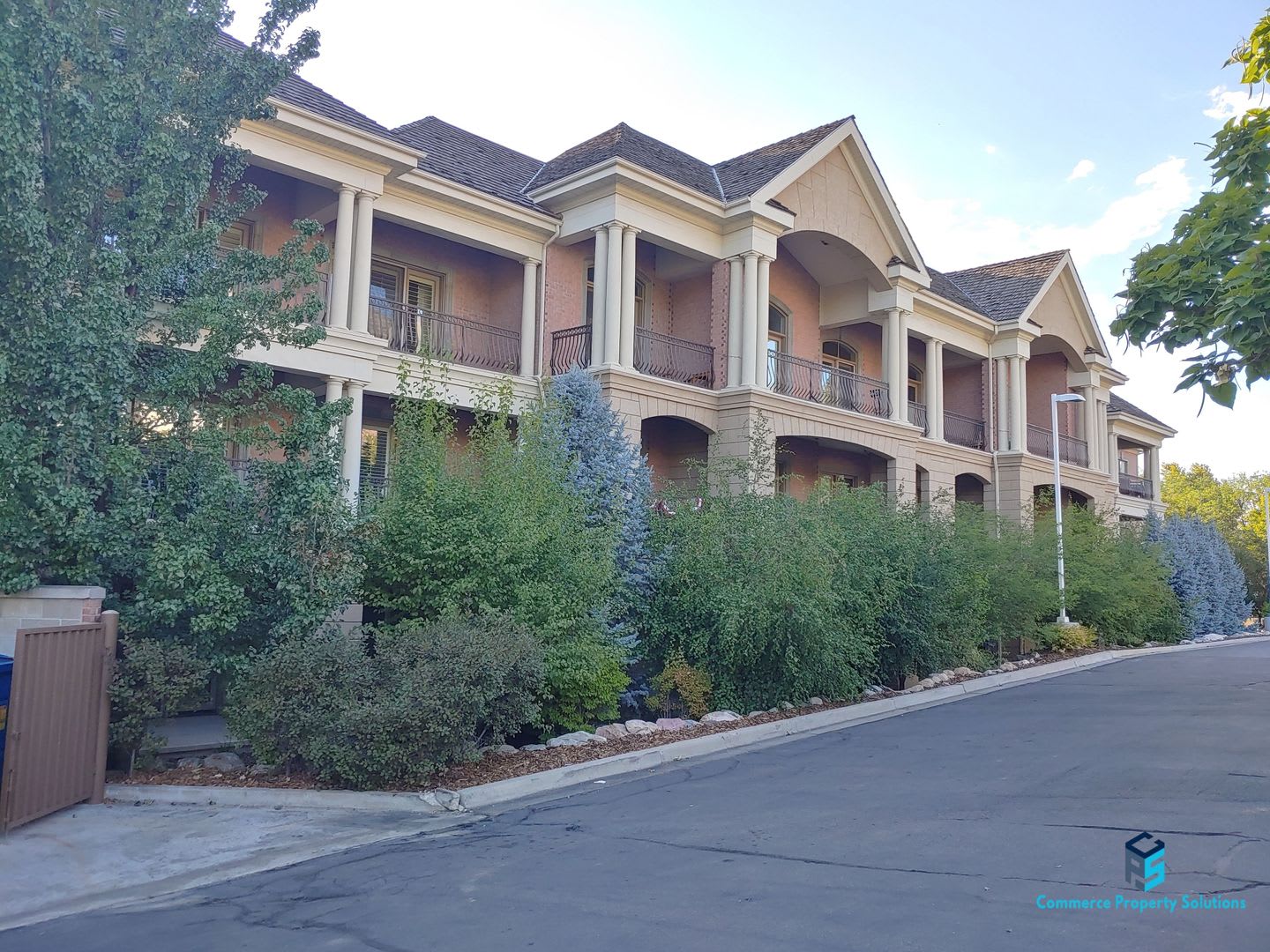 Stunning Penthouse Unit with Beautiful Views available for Rent! – photo 1