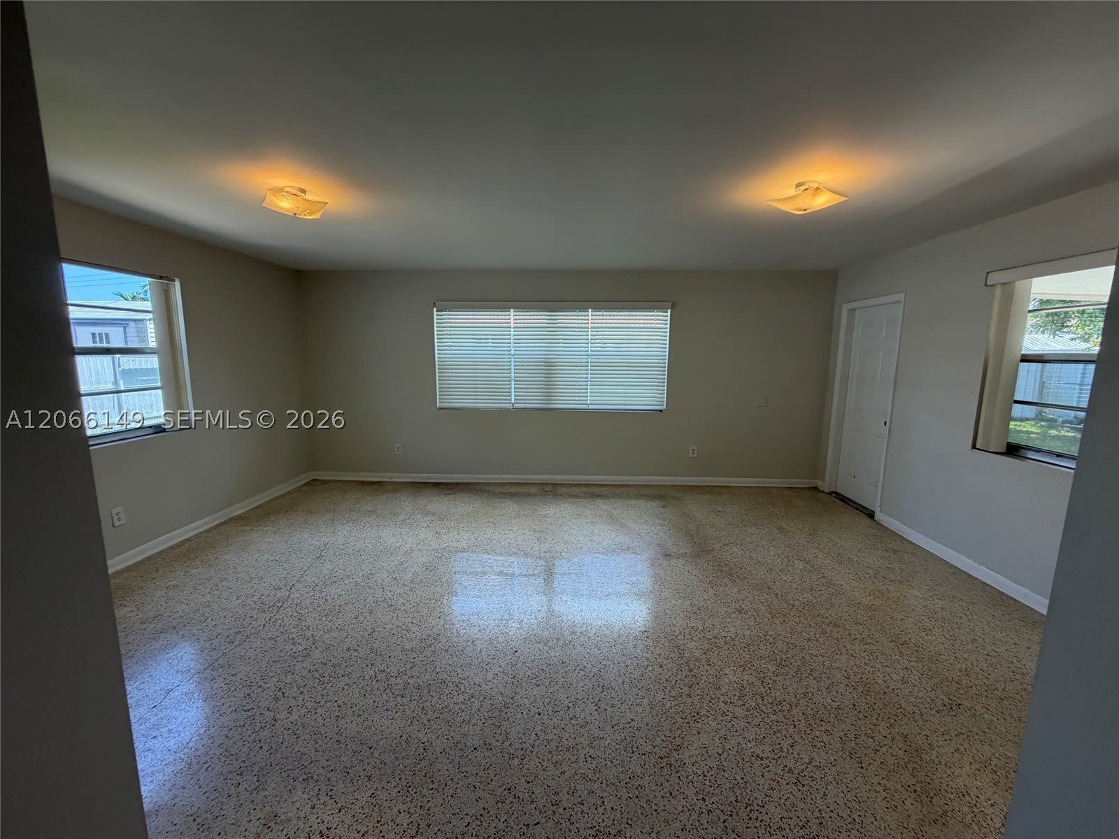 980 W 53rd Ter – photo 3