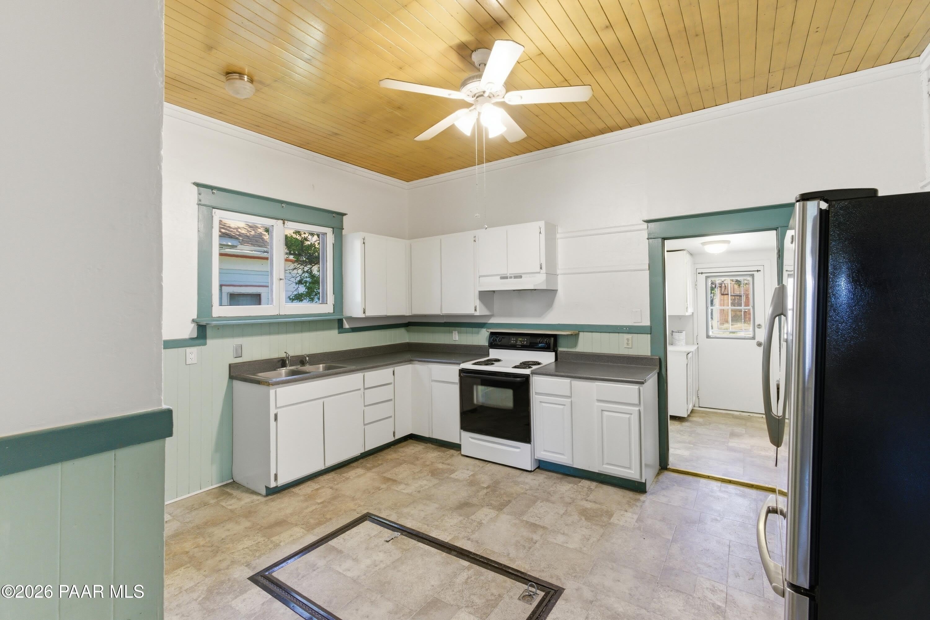 309 N Mount Vernon Avenue – photo 4