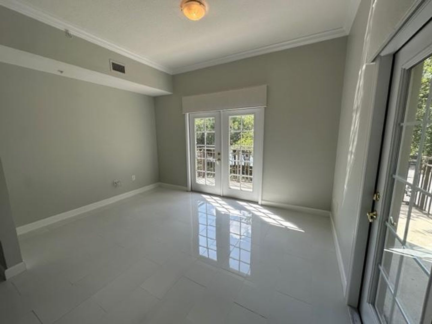Iconic 2 Story Corner Condo At The Terraces Of Celebration Completely Renovated 2 Bedroom 2 Bathroom With Second Floor Loft And Wrap Around Balcony Overlooking The Lake – photo 5