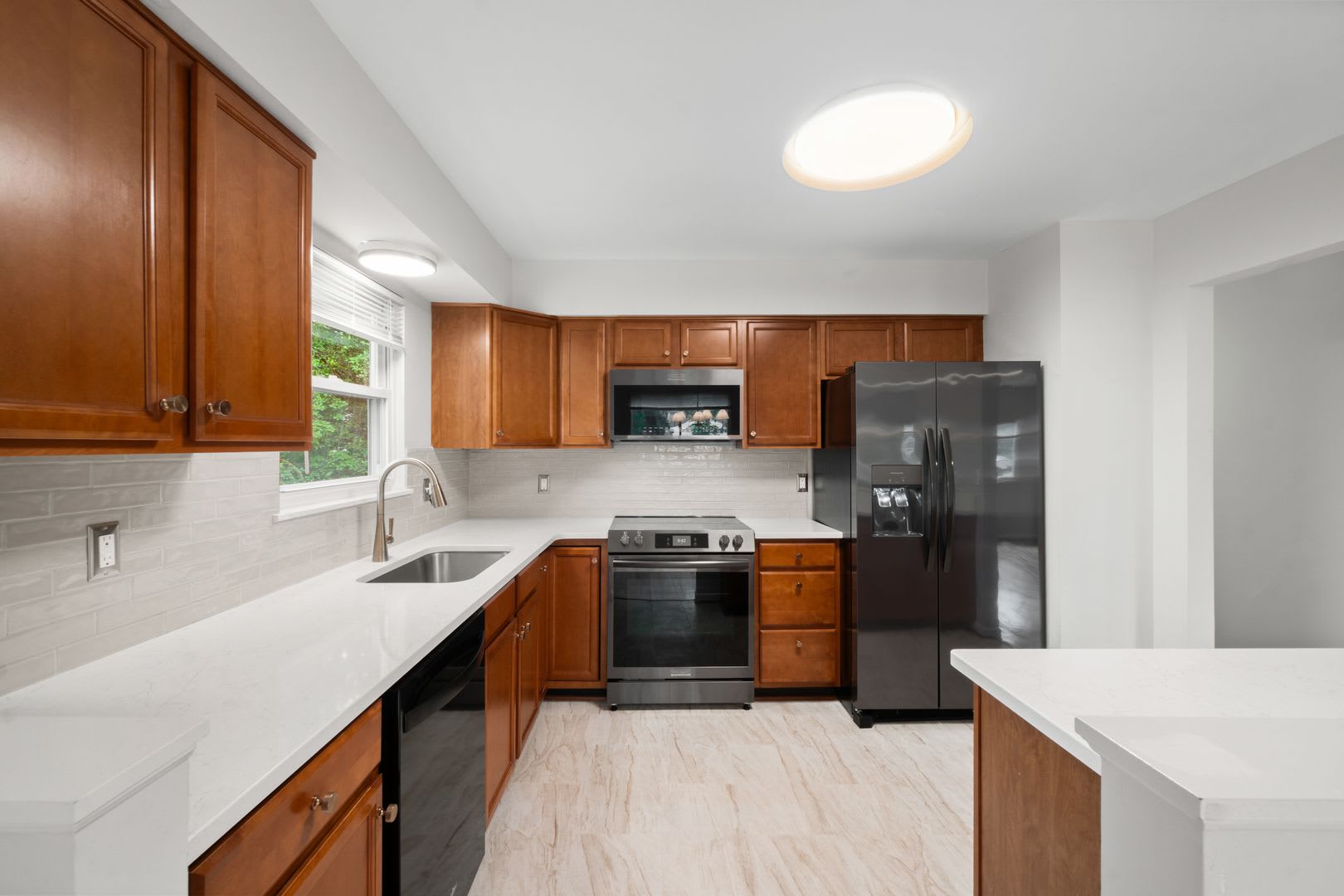 Ready For Move In Home In Water Privileged Hillsmere – photo 3