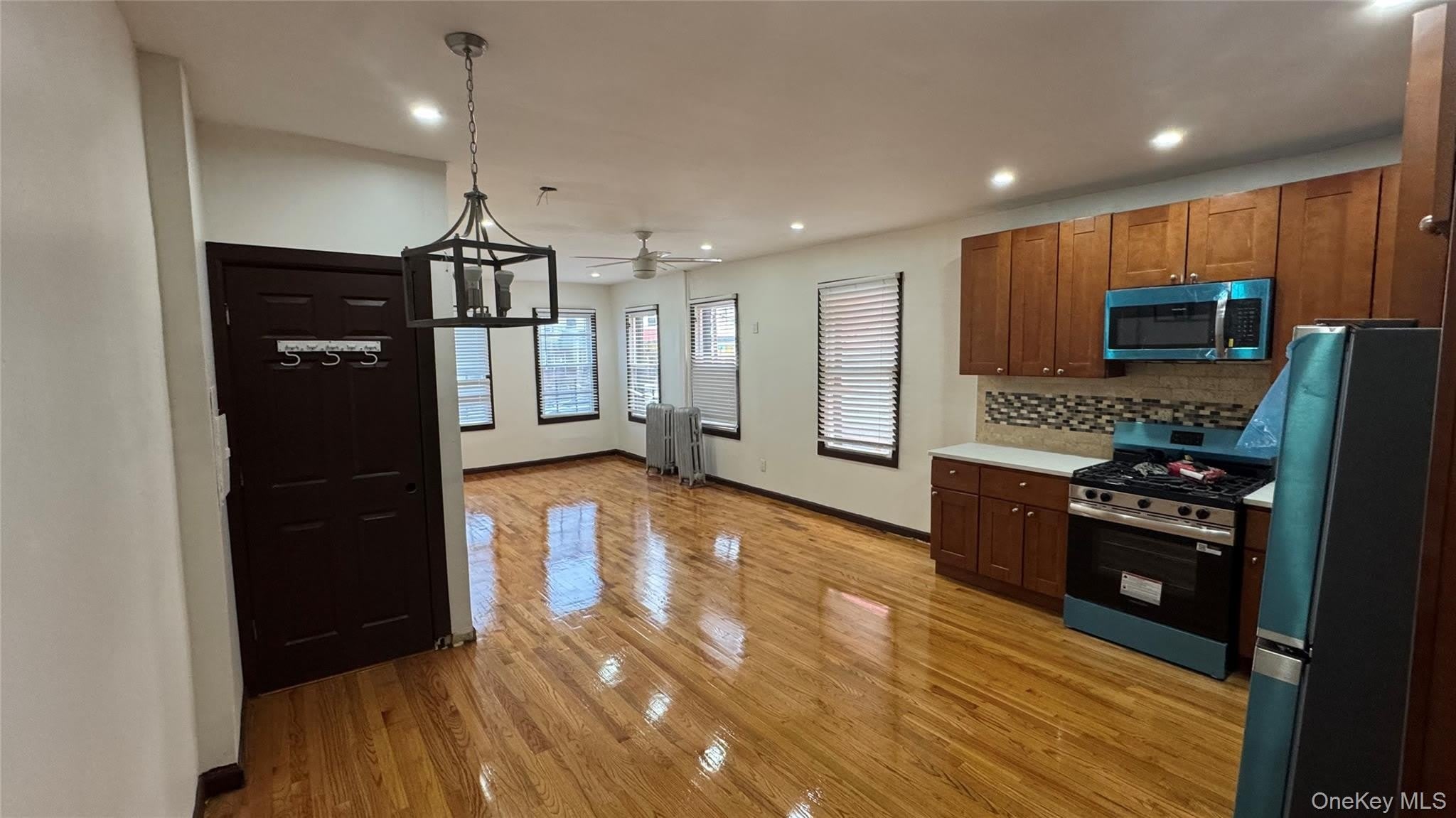 686 E 98th Street – photo 2