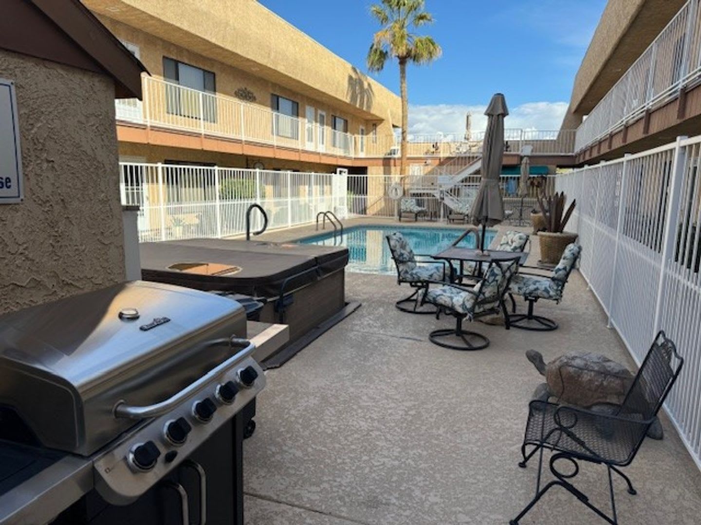 1 Br 2Ba Condo Across Colorado River Pool Spa Gated Entry All Appliances Included – photo 4