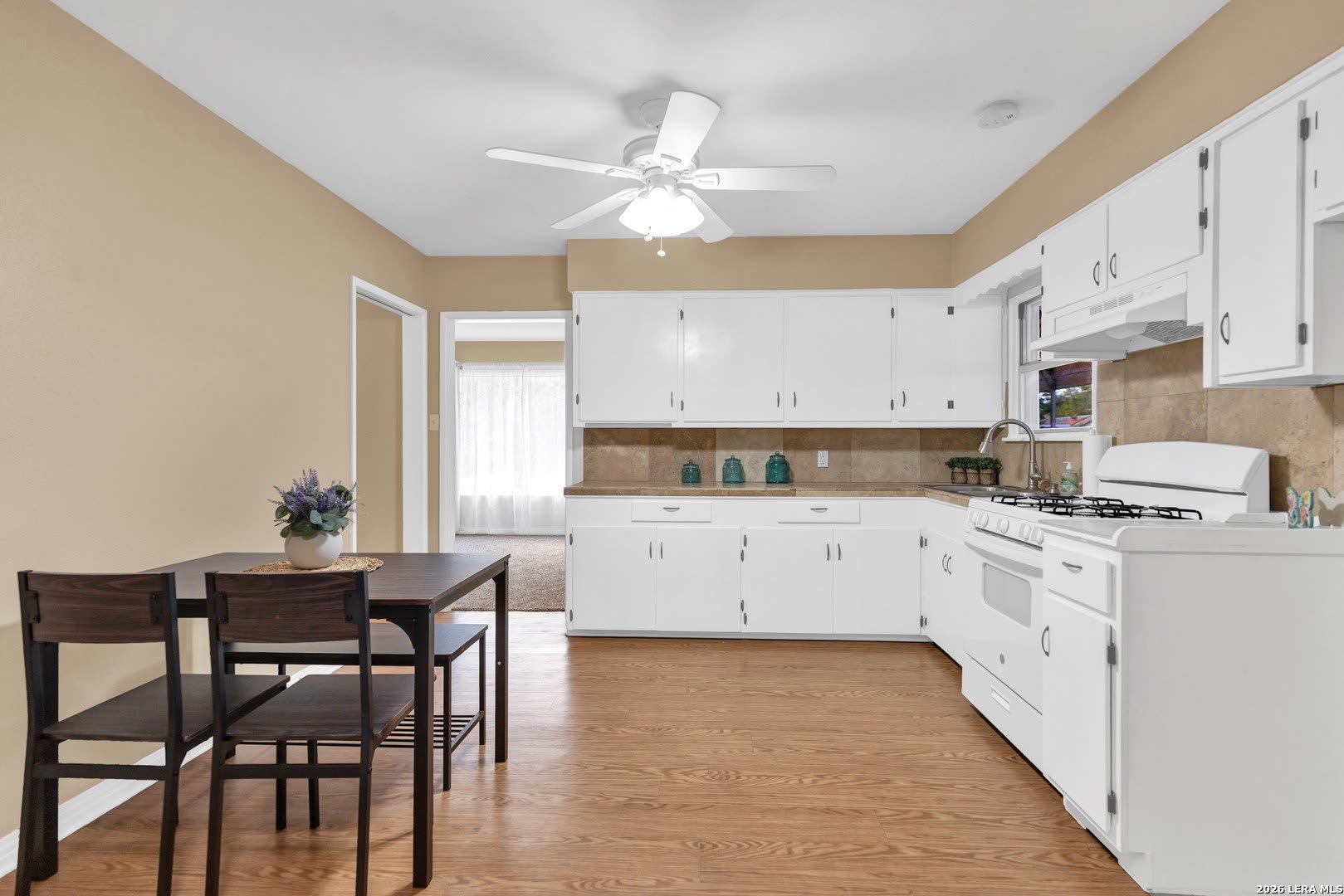 411 W Hart Ave – photo 4