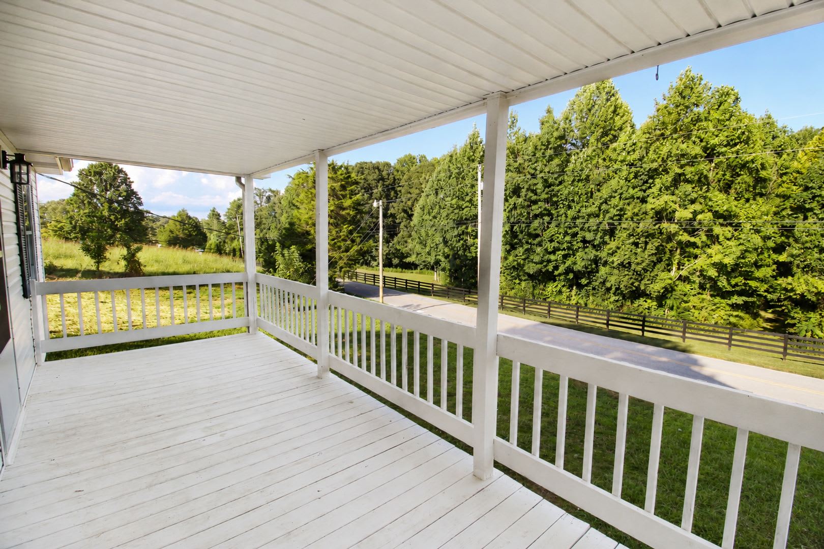 3-Bedroom Pet-Friendly Home with Water and Washer/Dryer Included – photo 2