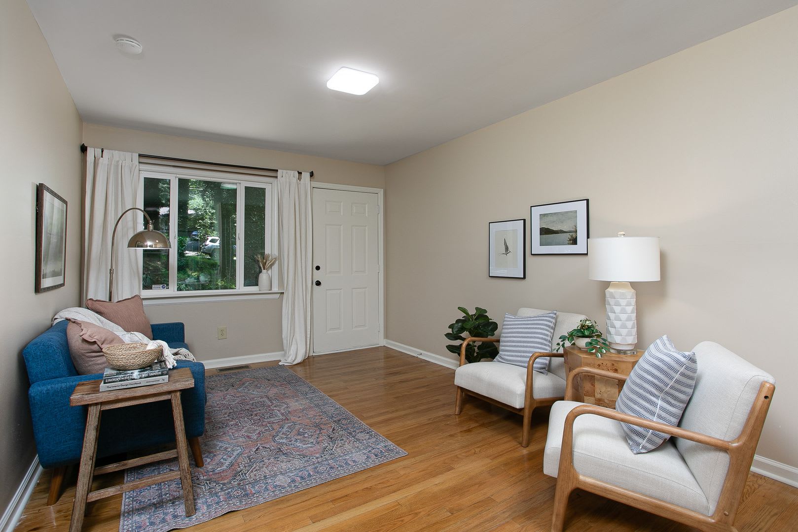 Spacious 1 Bedroom Duplex close to UNC Campus – photo 2