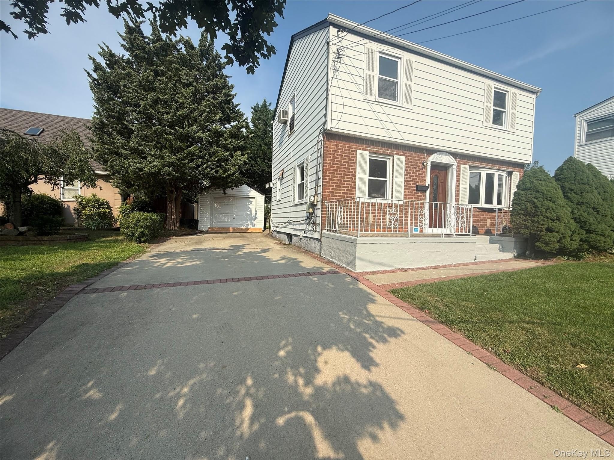 410 Herricks Road – photo 1