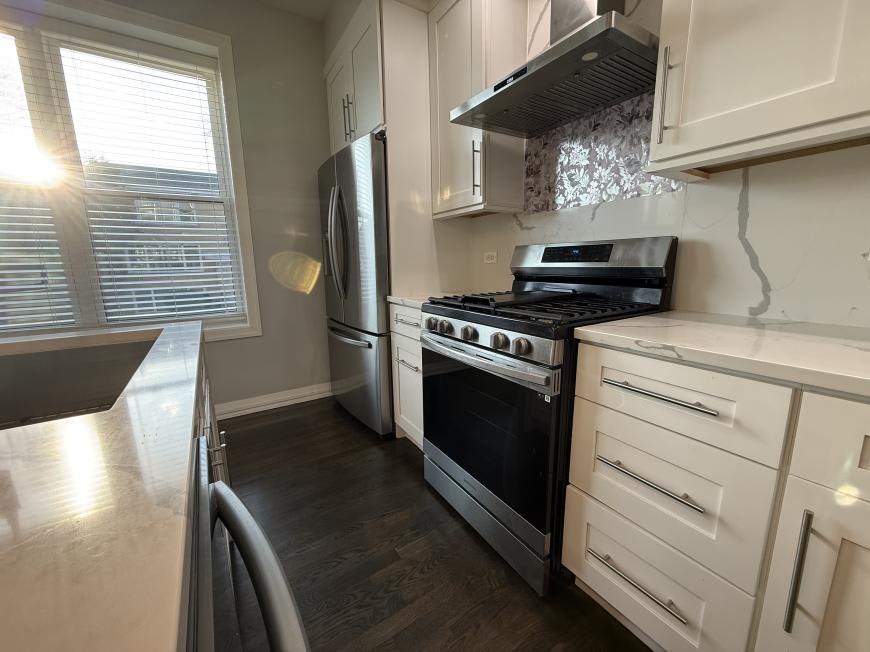 7427 W Addison St – photo 4