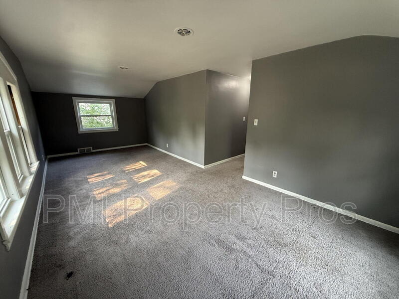 6618 N 56th St – photo 2