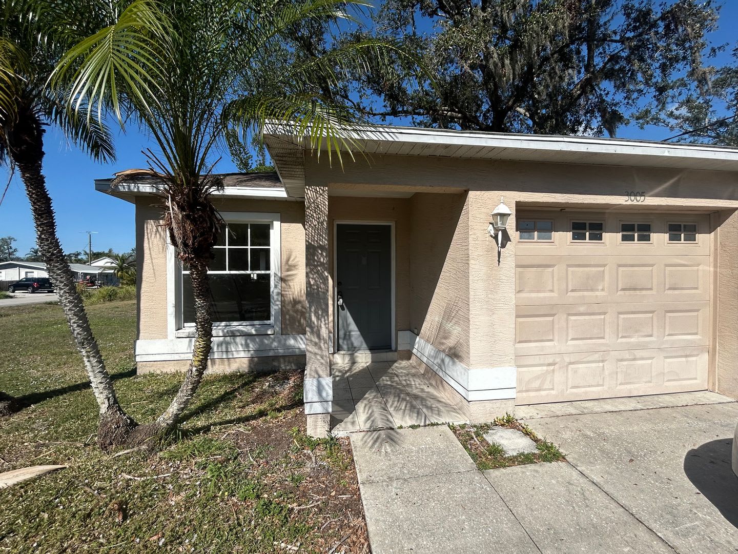 4 Bedroom 2 Bathroom Sarasota Home Plus Garage And Beautiful Lot Conveniently Located Near Downtown Beaches And Restaurants – photo 1