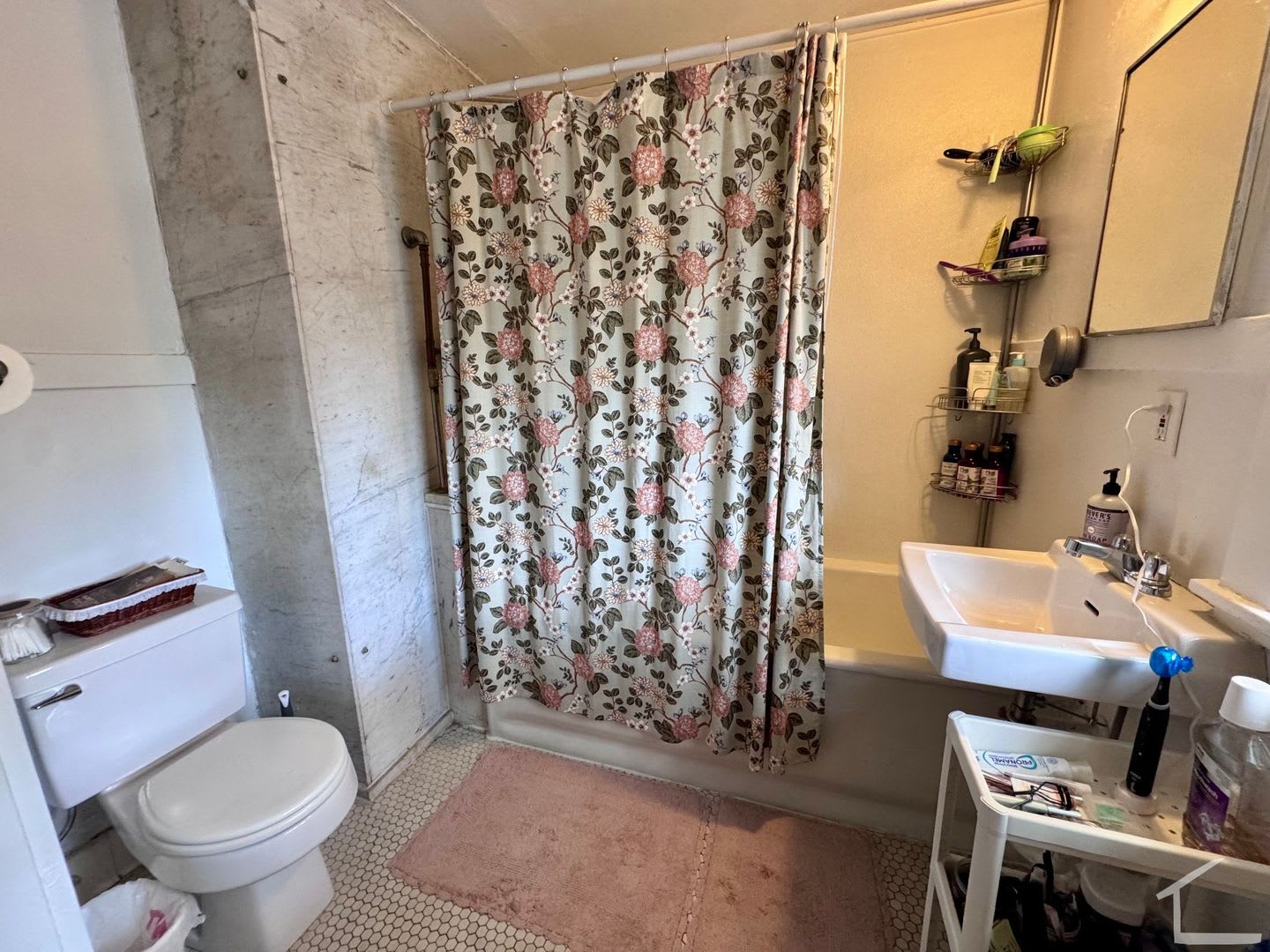 Charming 2 Bedroom-No Broker Fee – photo 5