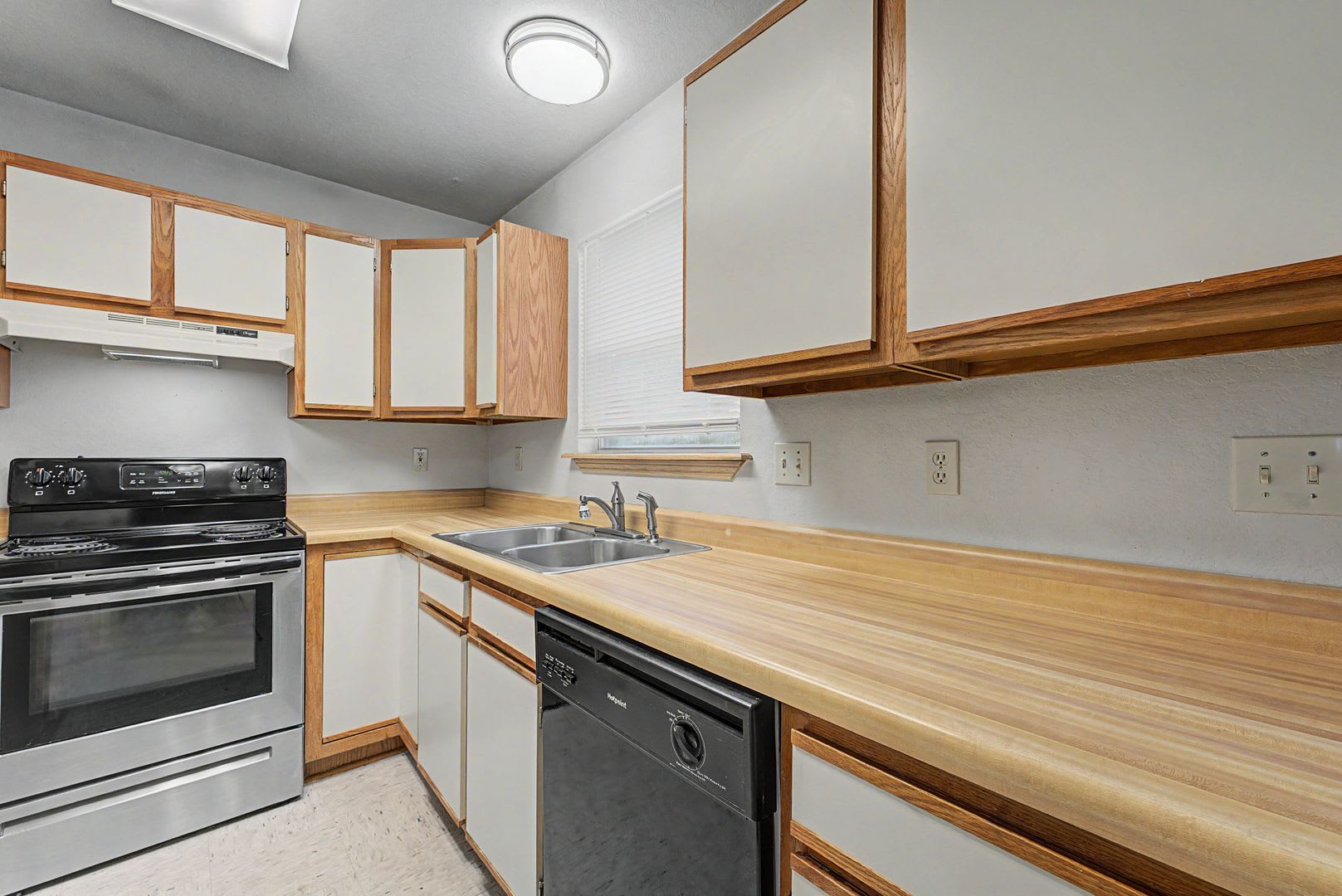 1 2 Off First Months Rent Cozy 2 Bedroom 1 Bathroom Townhouse With Washer Dryer In A Quiet Relaxing Setting – photo 3