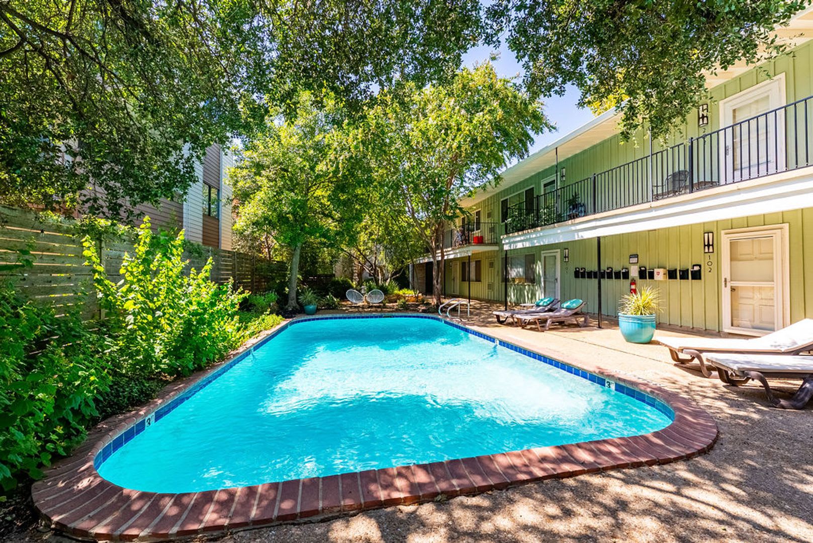 Beautiful 2 bedroom, 2 bathroom unit in West Austin!!! – photo 1