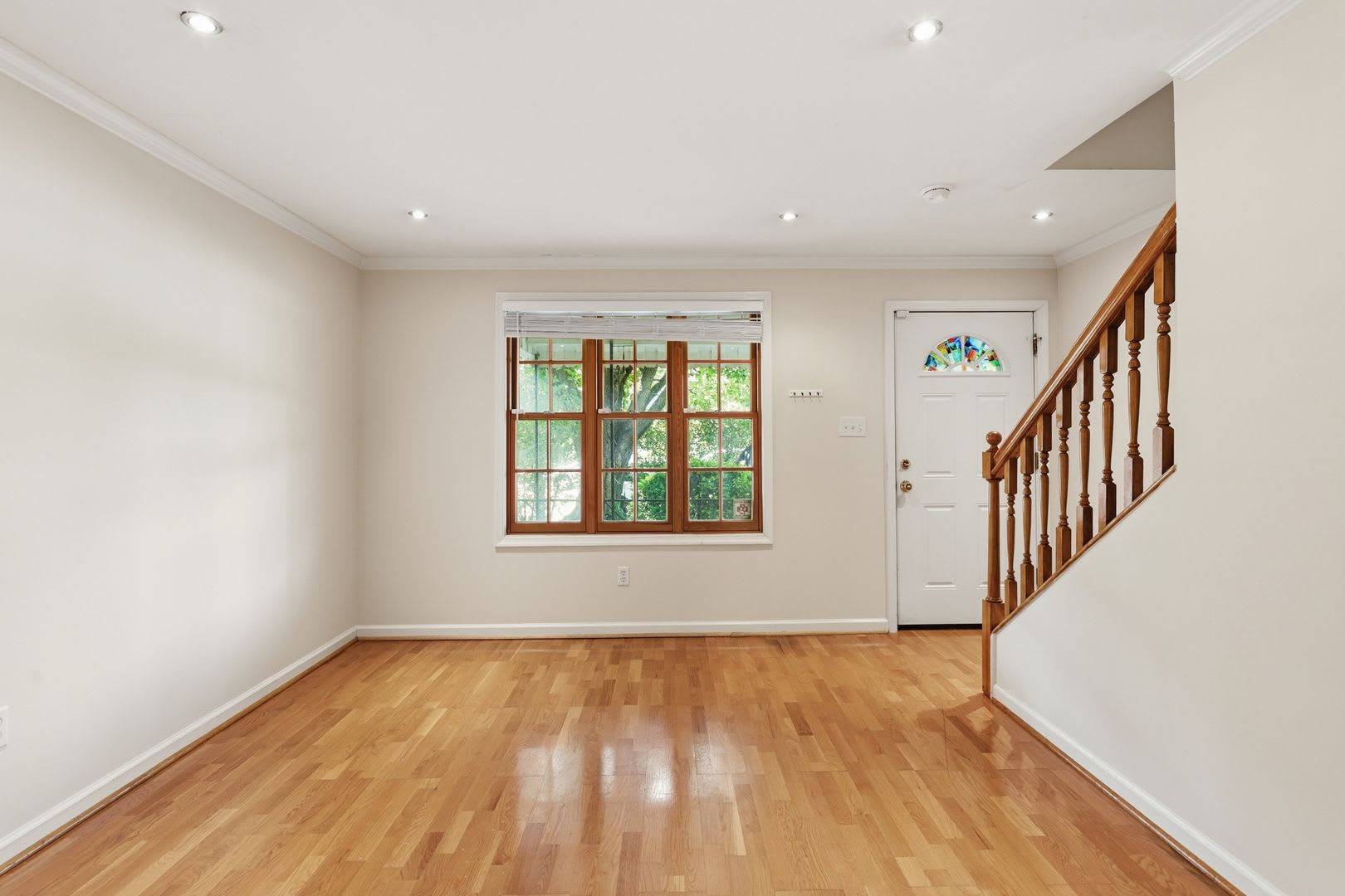 Welcome To 627 N Alfred Street A Beautifully Refreshed Townhome In The Heart Of Historic Old Town Alexandria – photo 5