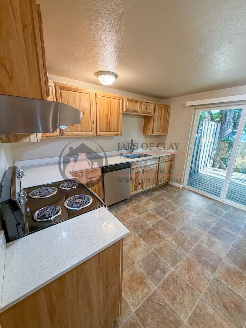 Plymouth Apartments – photo 2
