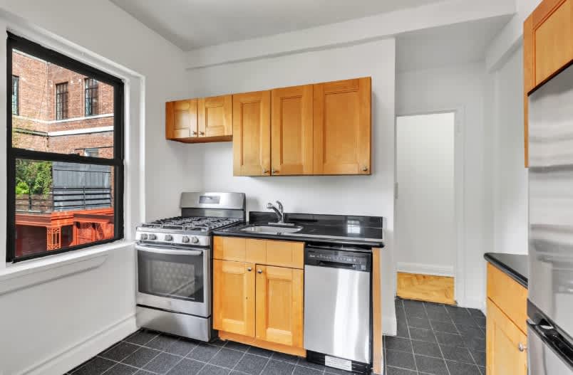 241 E 11th St – photo 3