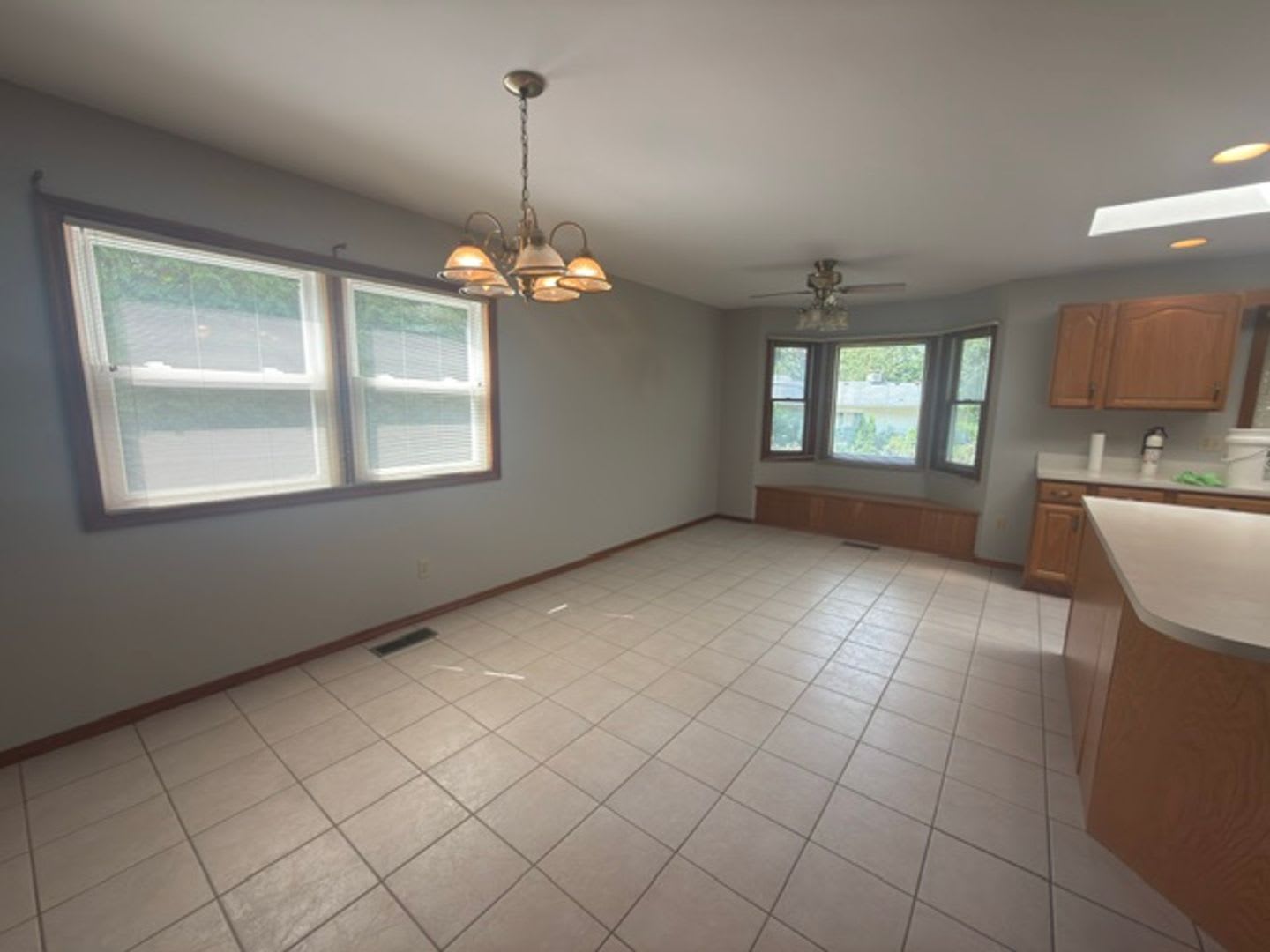 Updated 4 Bedroom Home Near Meadowbrook Park With Attached 2 Car Garage – photo 4