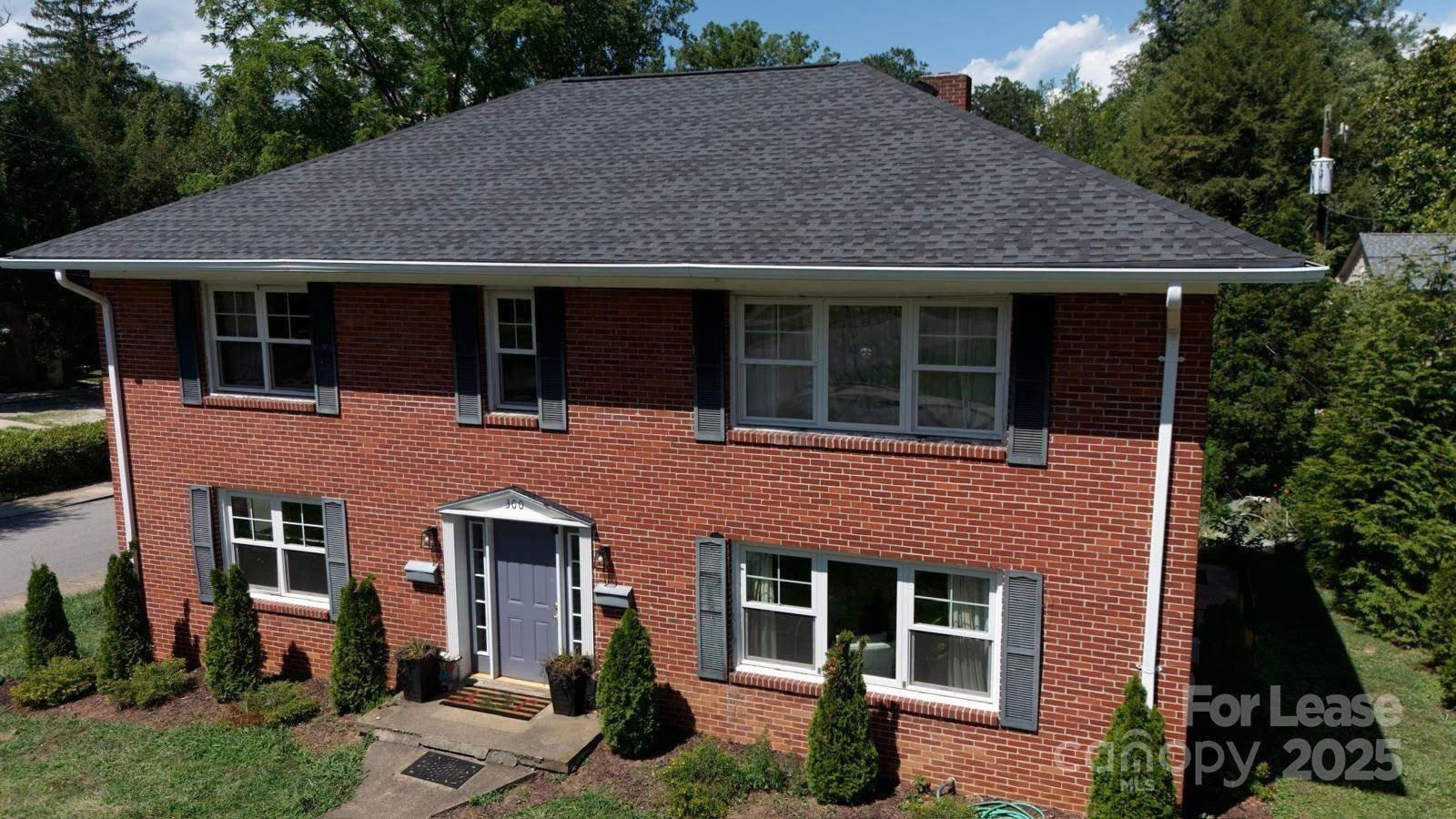 300 Charlotte Street – photo 1