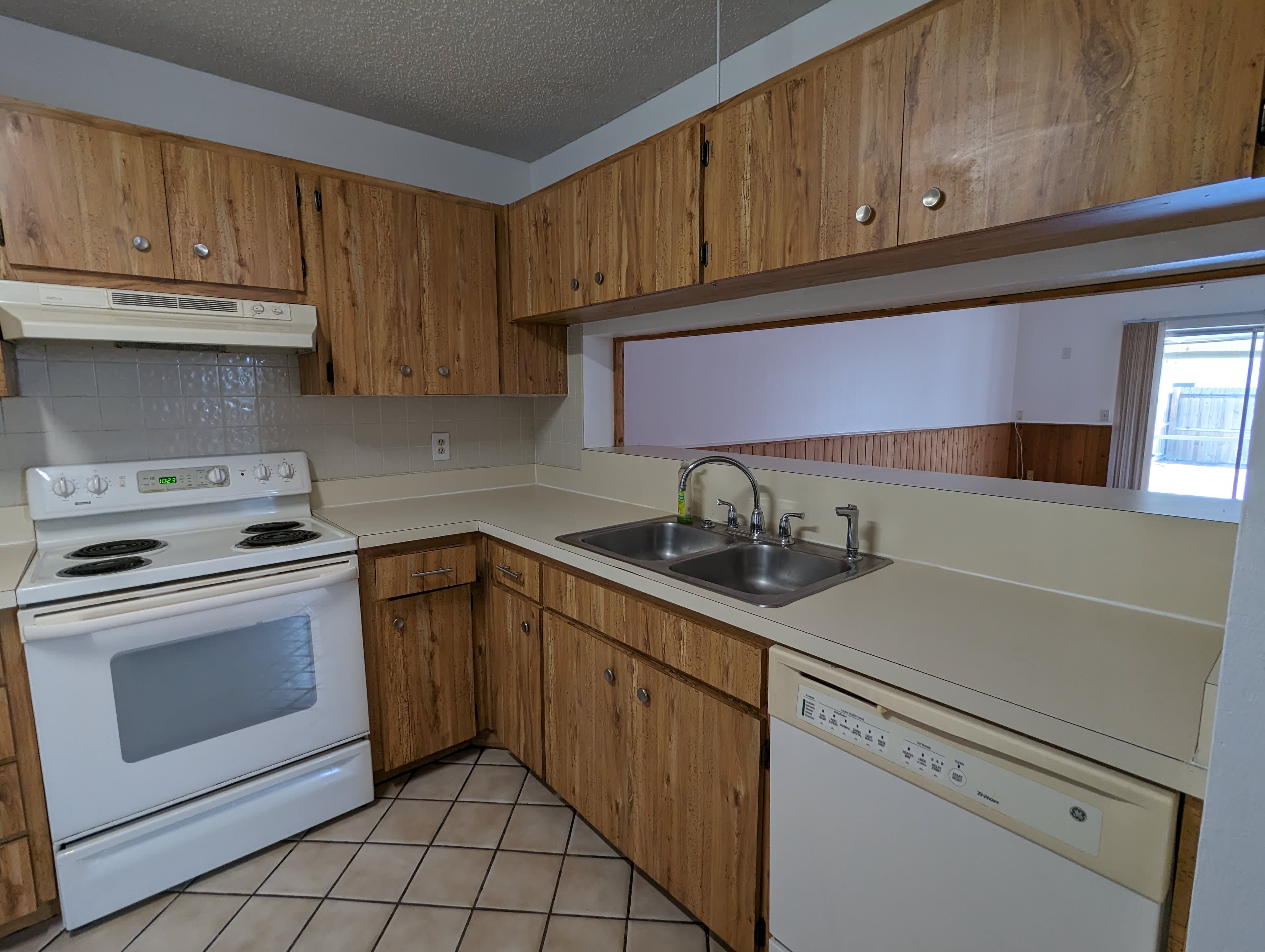 1130 Dover Ct – photo 3
