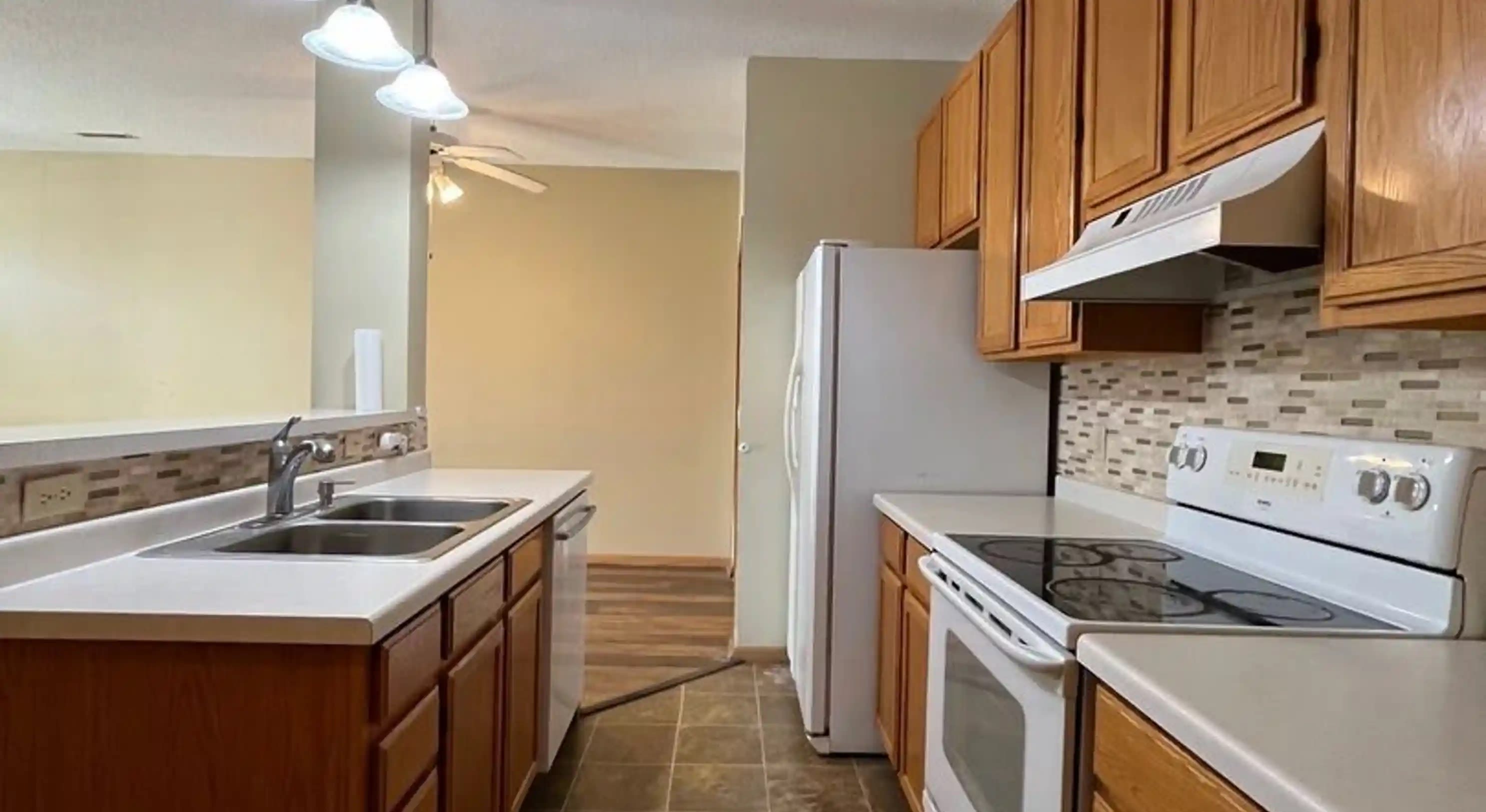 15563 Garnet Way – photo 3