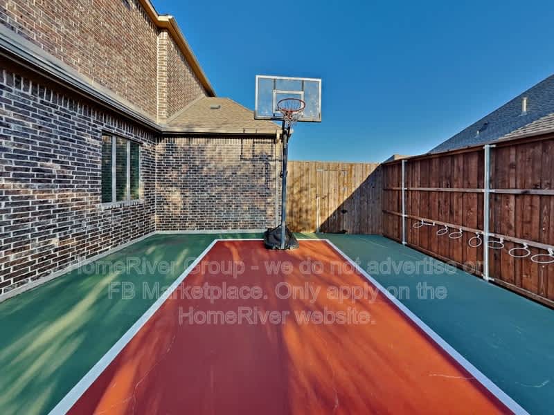 941 Jessica Ln – photo 2