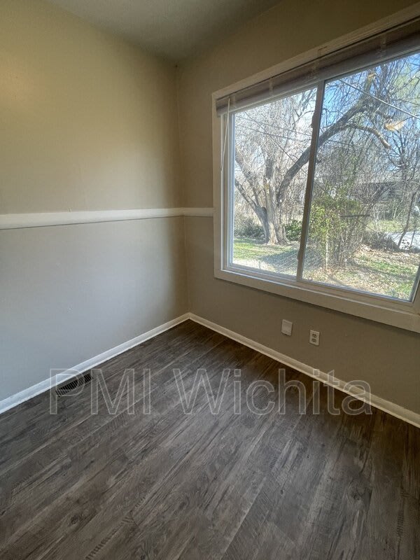 2322 S Broadview St – photo 4