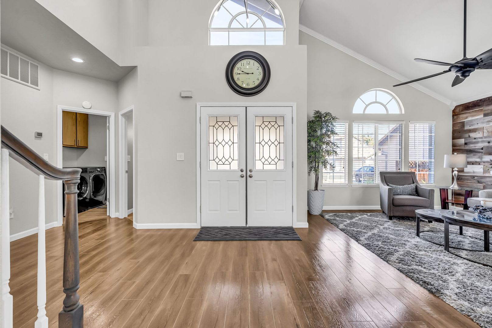 FANTASTIC UPDATED BEAUTY IN THE GATED GOLF COURSE COMMUNITY!!! – photo 5