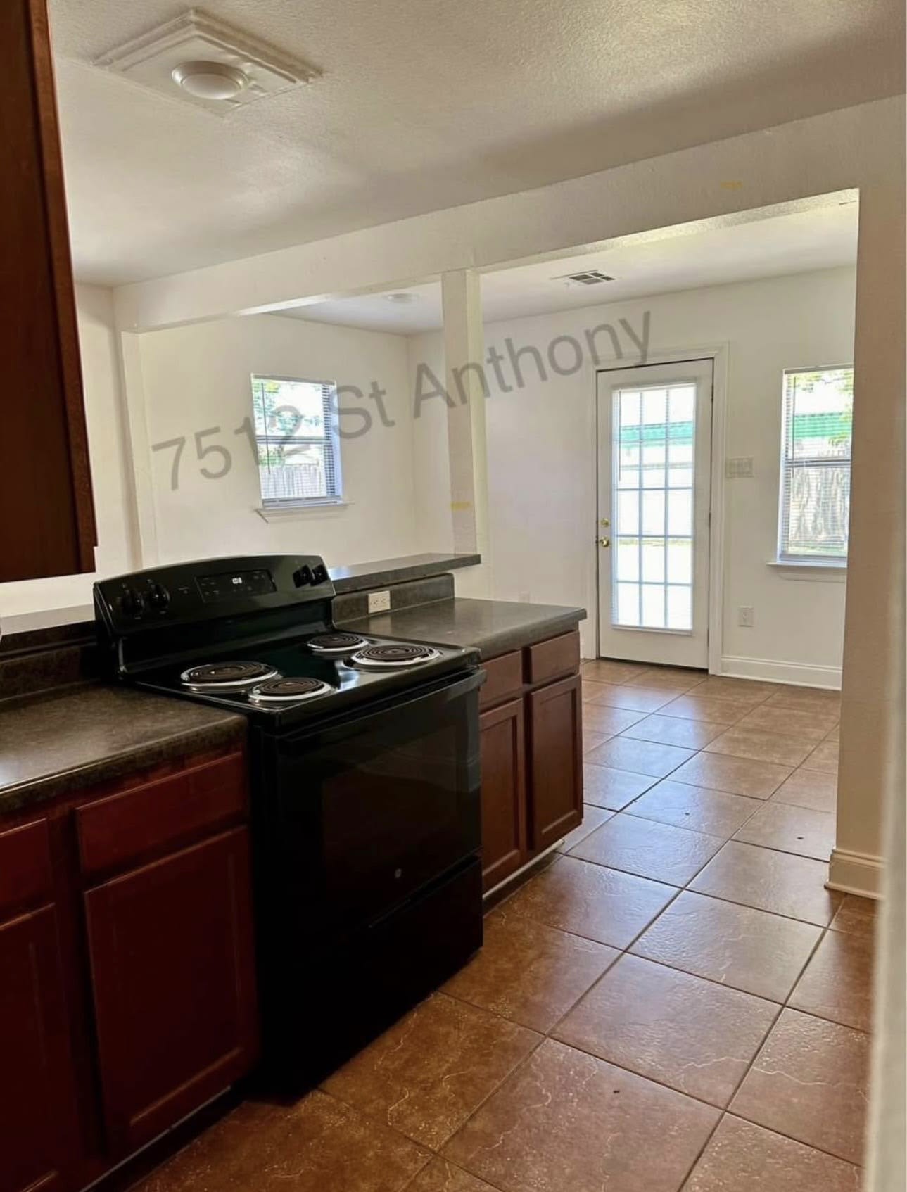7512 Saint Anthony St – photo 3