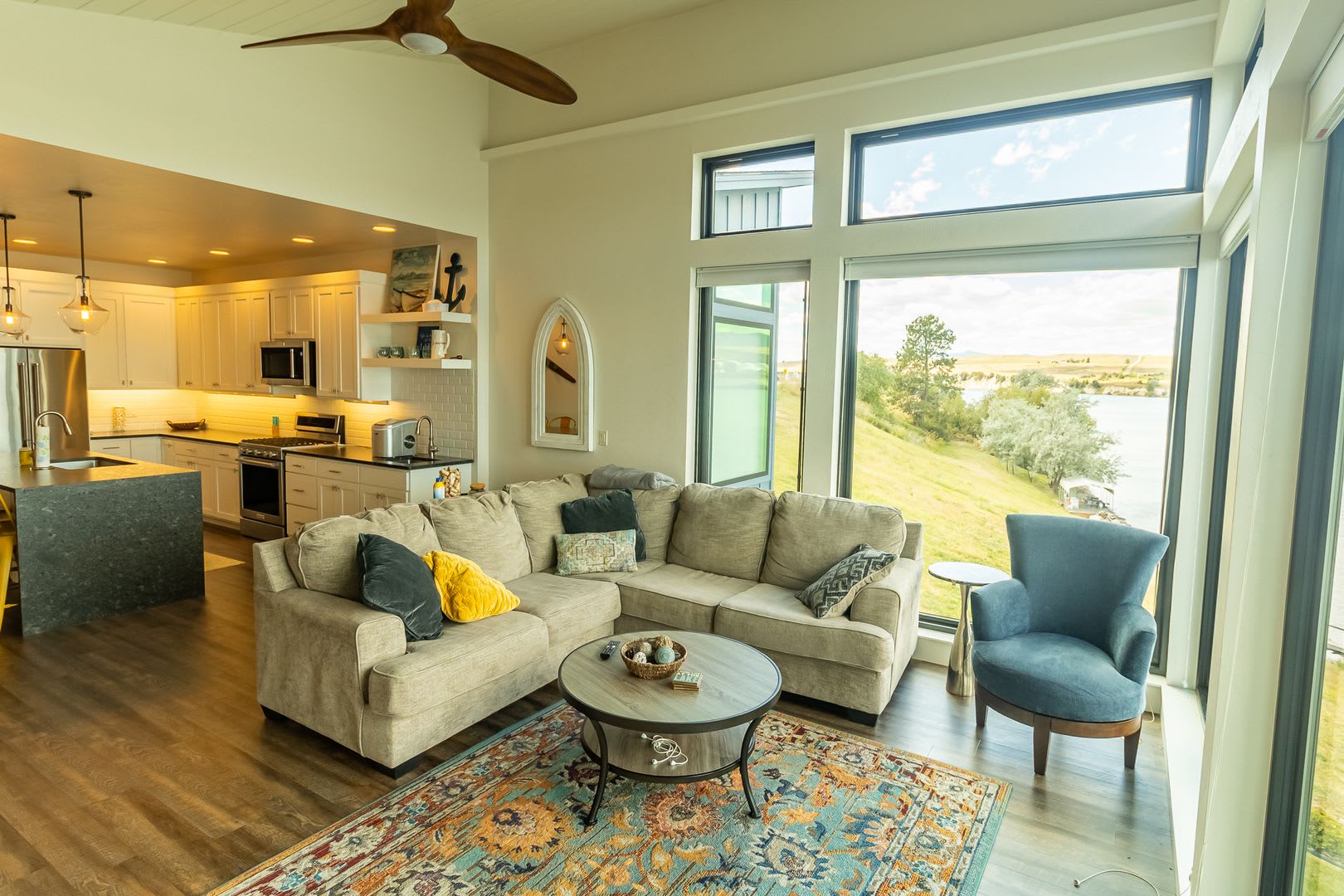 Jones Fully Furnished Condo On The River Available Mid Sept Mid May Only – photo 2