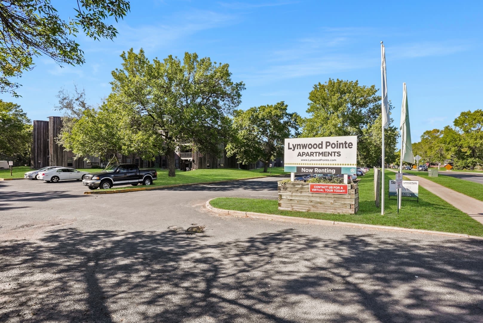 Lynwood Pointe Apartments – photo 1