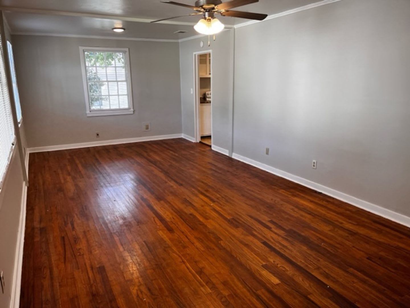 Charming 3BR/1BA Home Near VSU w/ Upgraded Kitchen & Hardwood Floors! – photo 2