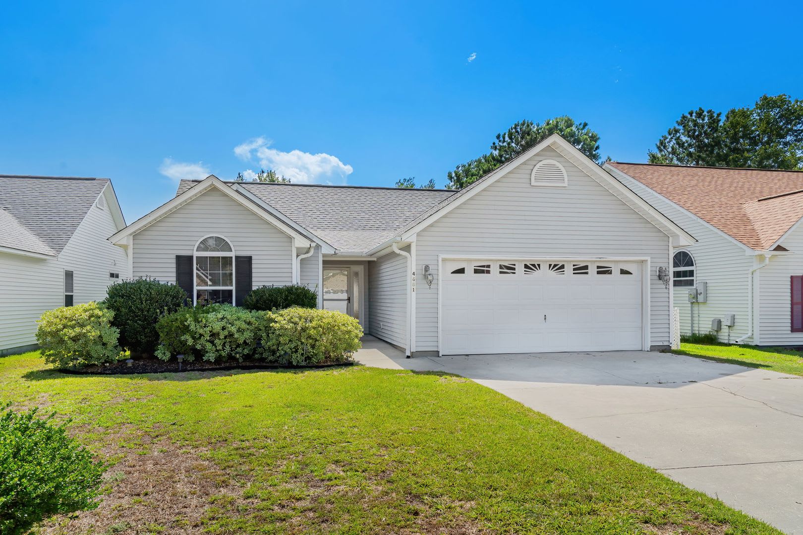 AvaIlable soon! Pet Friendly, Three-Bedroom Home In Southgate! Community Pool! – photo 1